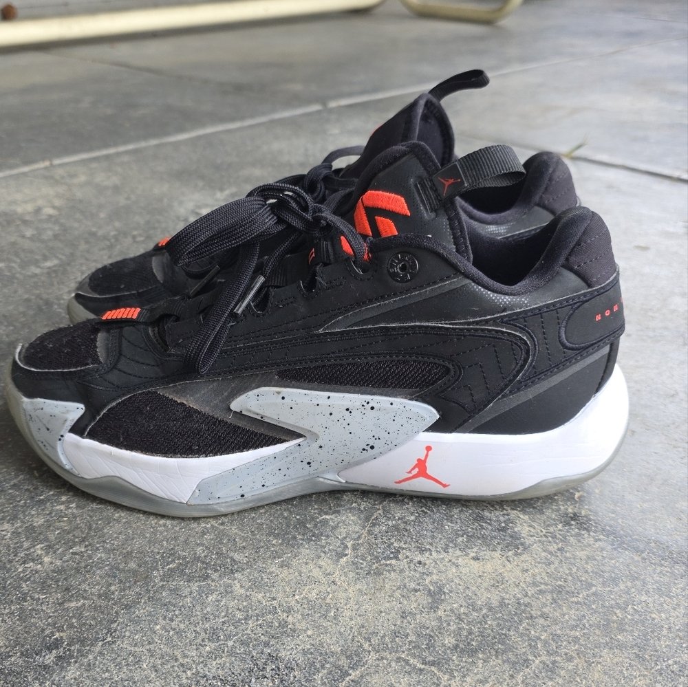 Jordan Luka 2 Black Cekent Bright Crimson